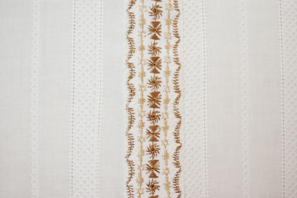 刺繍クルタパジャマの刺しゅう部分