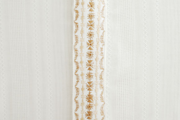 刺繍クルタパジャマの刺しゅう部分