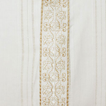 胸元の刺繍