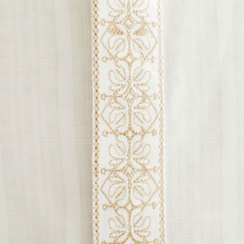 胸元の刺繍
